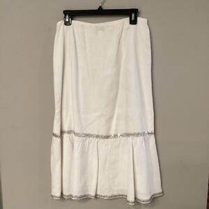 White Linen Skirt With a Silver Design  from Ann Taylor Loft in Size 6P